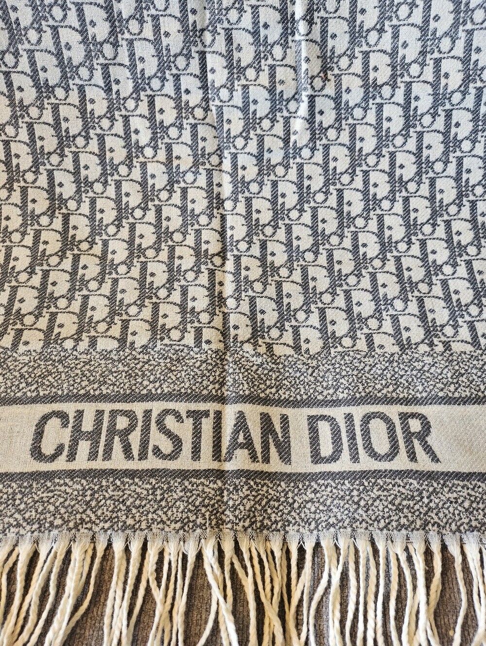 NEW ✨ DIOR ✨🩶 100% Cashmere Reversible Gray Large Fringed Scarf Shawl Wrap 🩶 - Picture 10 of 15